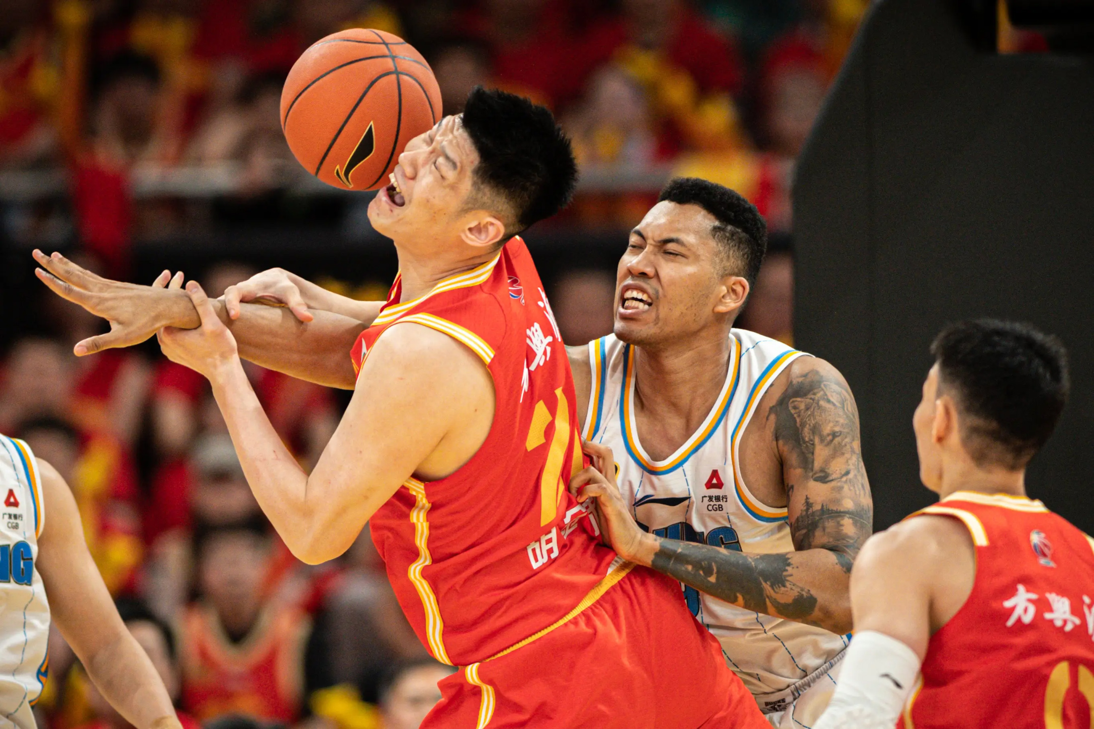 赛后CBA季后赛焦点战，俄克拉荷马雷霆再遭质疑，赛场秩序良好，赛程密集仍需轮换的简单介绍爱游戏百家乐