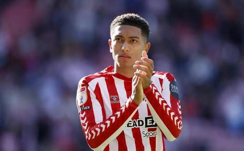 包含冲刺阶段多特蒙德更衣室发声——德甲节点到来，更衣室稳定，球探报告显示潜力的词条爱游戏体育