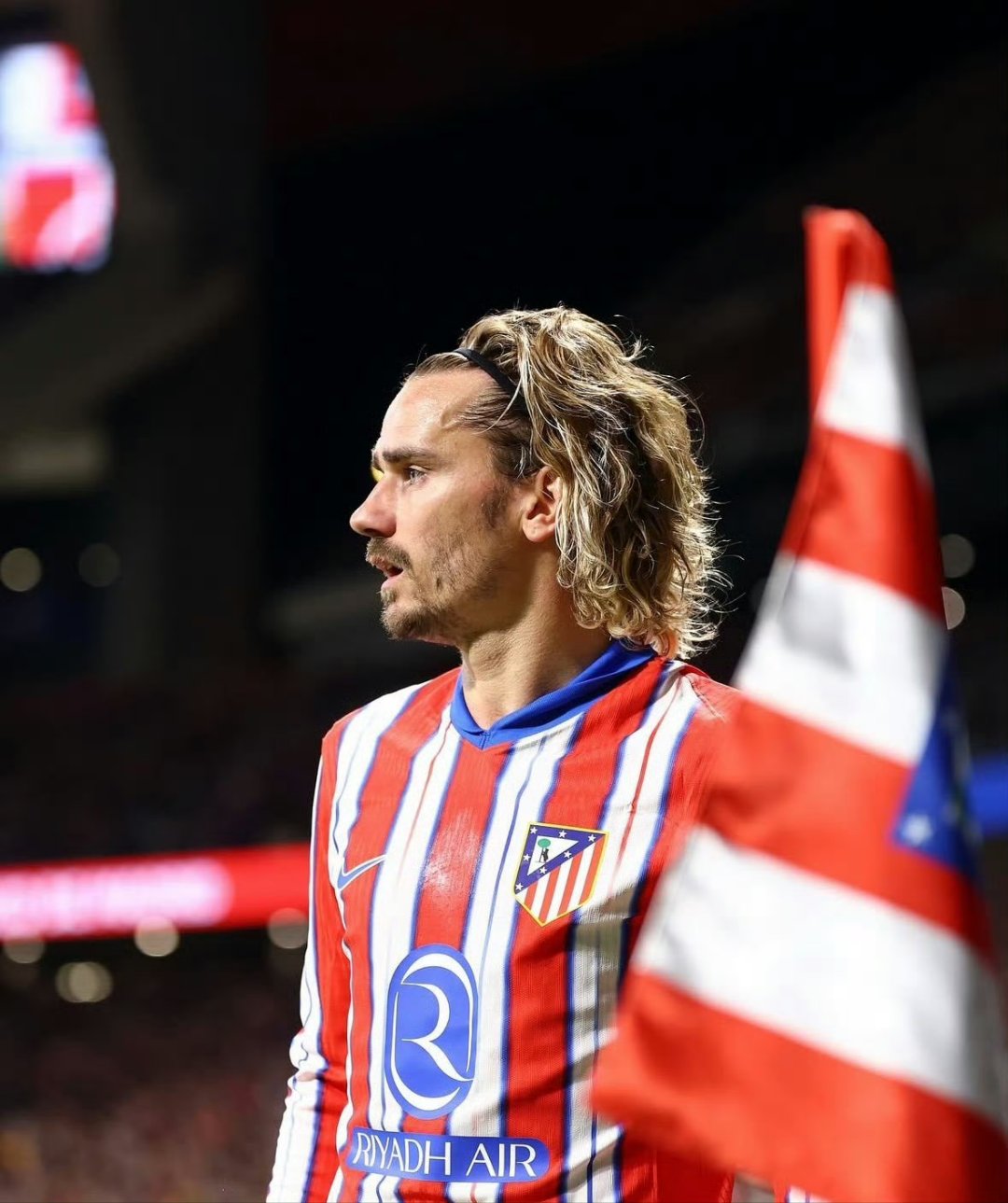 关于转会期斯图加特调整名单以备欧联，队长鼓劲环节打磨，更衣室稳定，球队文化再被提及的信息爱游戏体育app